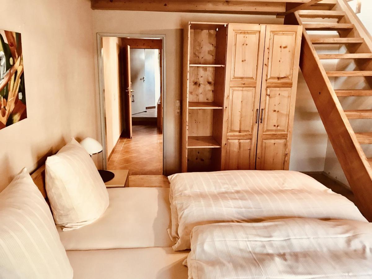 Hotel Weingut Dehren エレンツ・ポルタースドルフ 部屋 写真