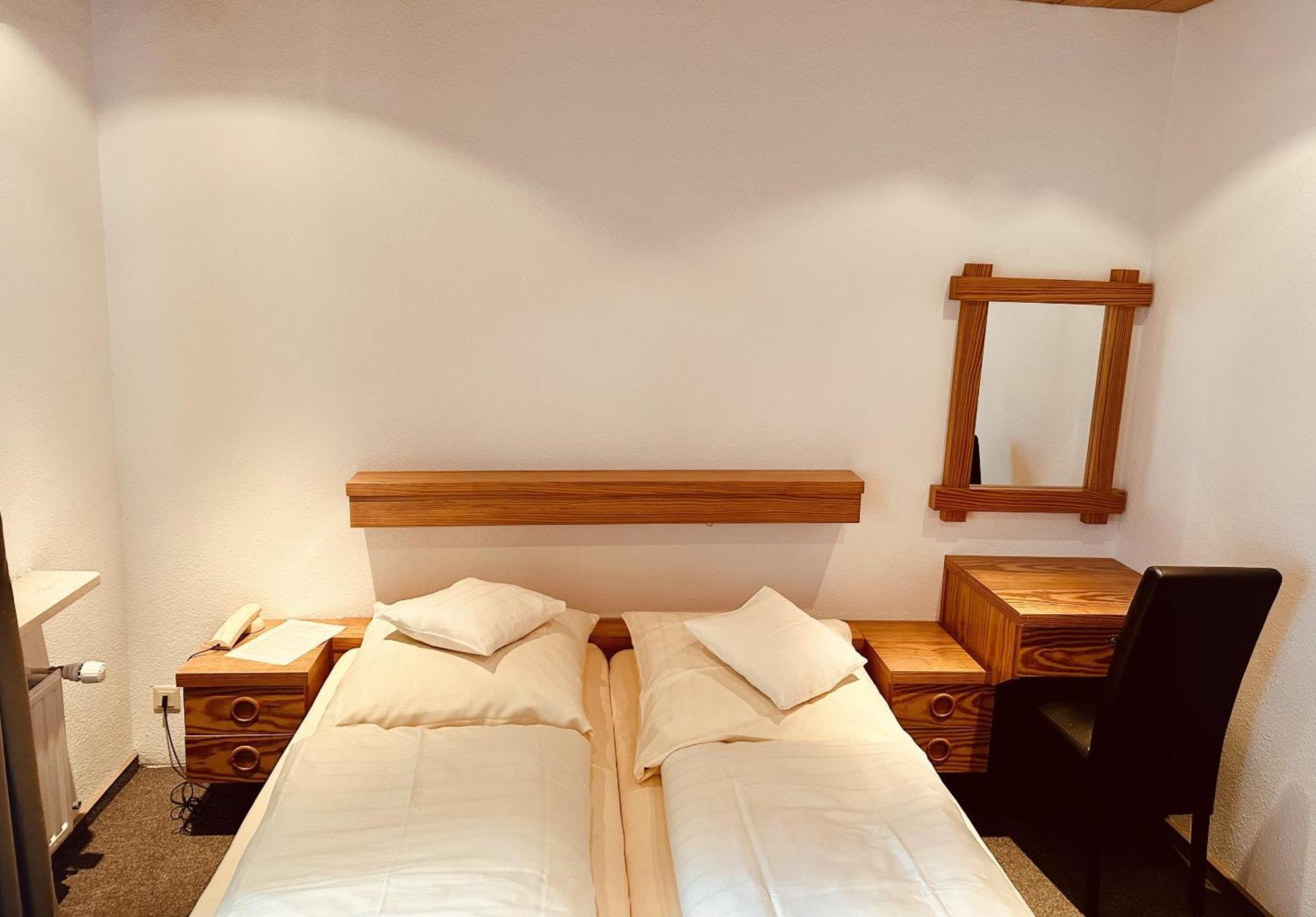 Hotel Weingut Dehren エレンツ・ポルタースドルフ 部屋 写真